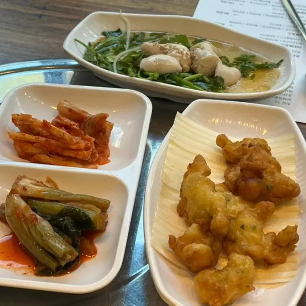 정갈하게 담긴 복어 요리