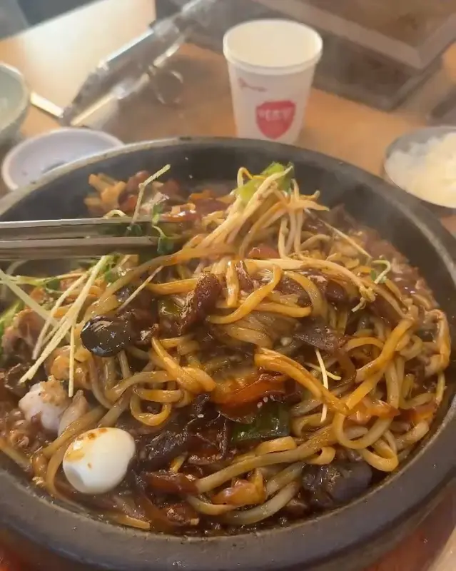 돌판 짜장의 모습