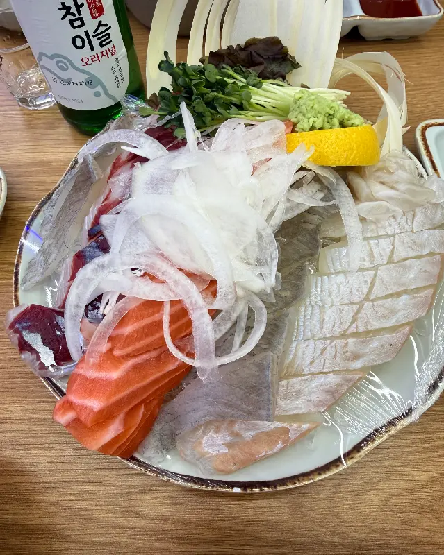 다채로운 모듬회 한상