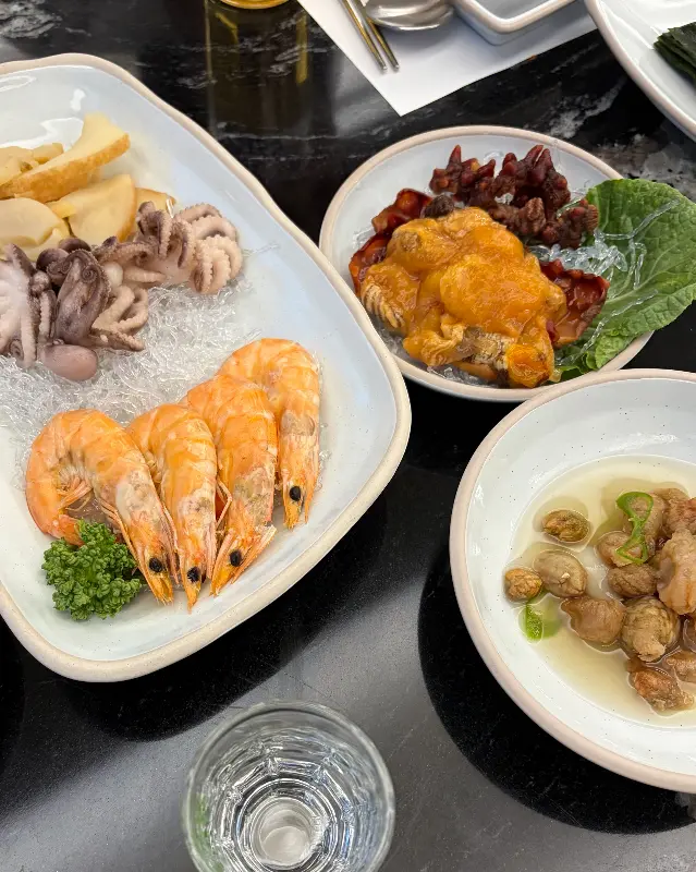 다채로운 해산물 한 상