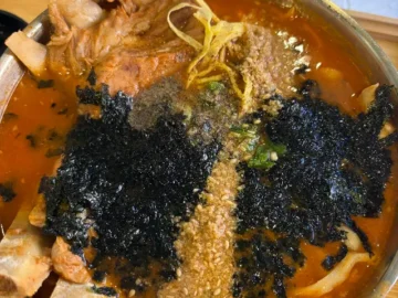 속초에서의 잊지 못할 맛, 엄마 손맛 그대로 뼈장칼국수 맛집 여행