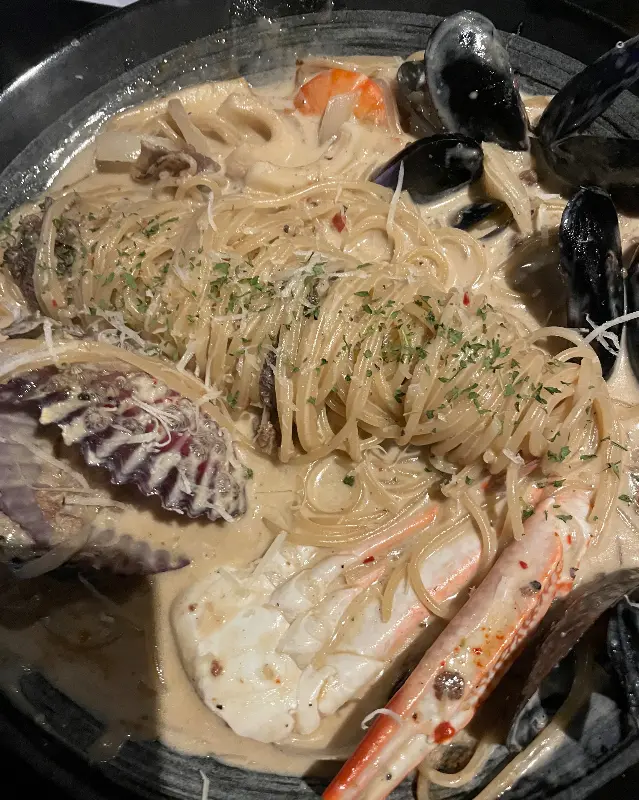 해산물이 듬뿍 들어간 파스타