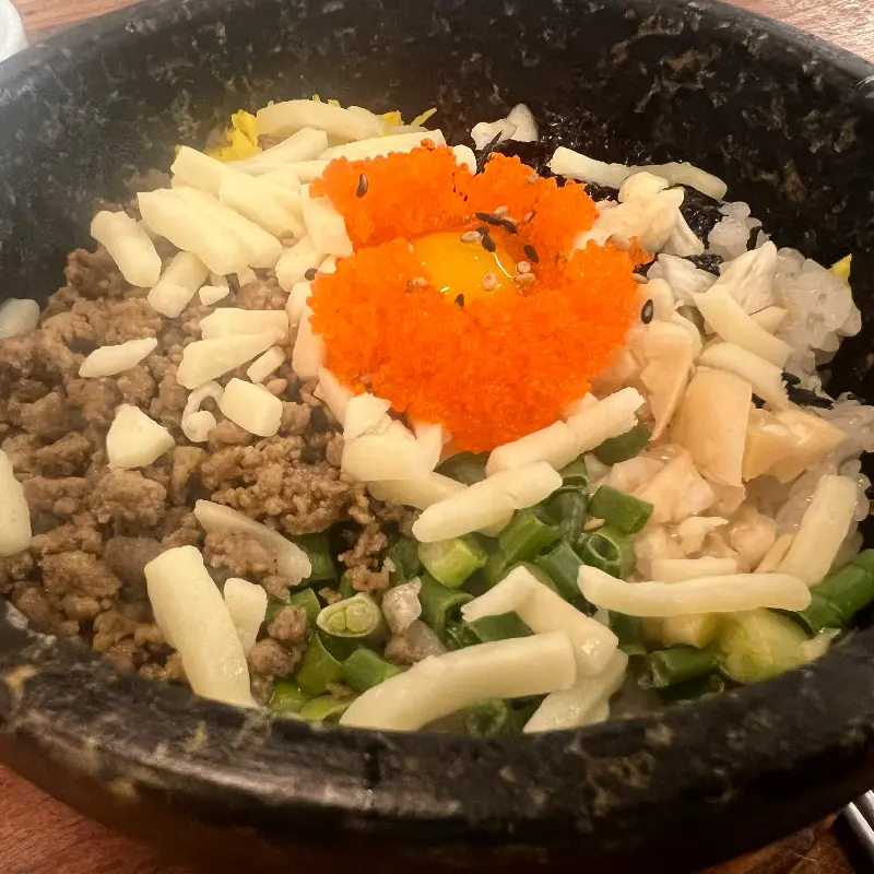 돌솥에 담긴 알밥