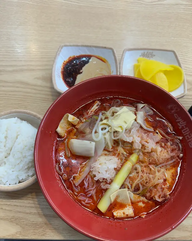 고소한 땅콩 소스와 함께 즐기는 마라탕