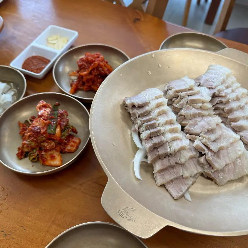 야들야들 수육, 보쌈김치와의 조합은 끝판왕