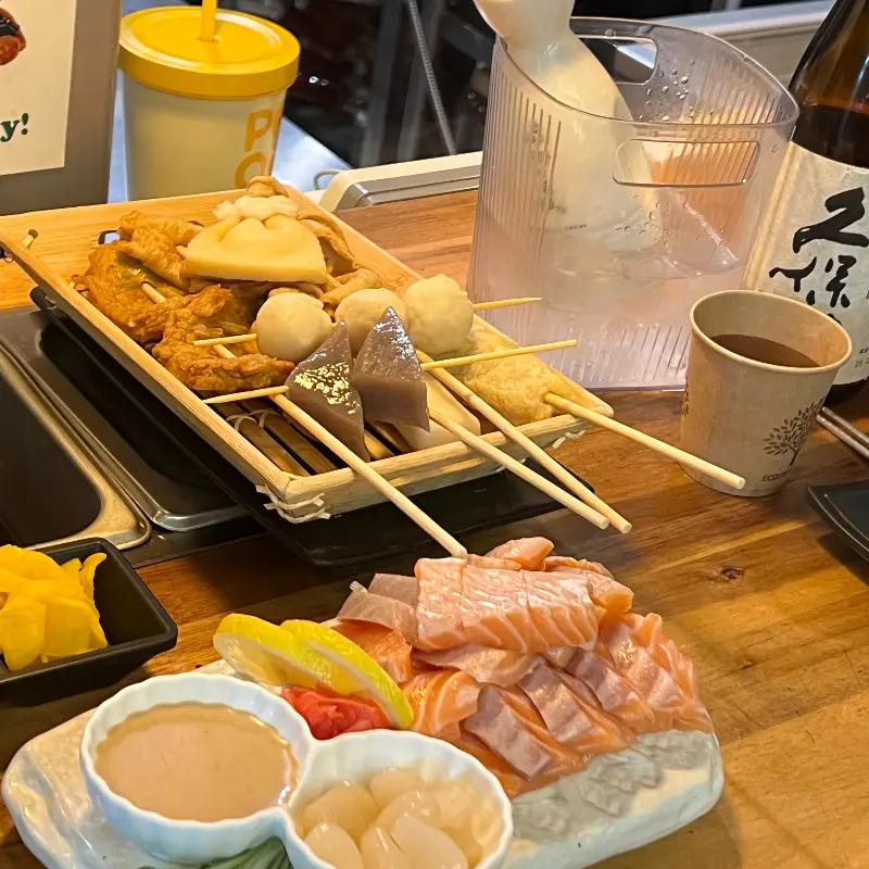 어묵과 사케, 그리고 연어 사시미