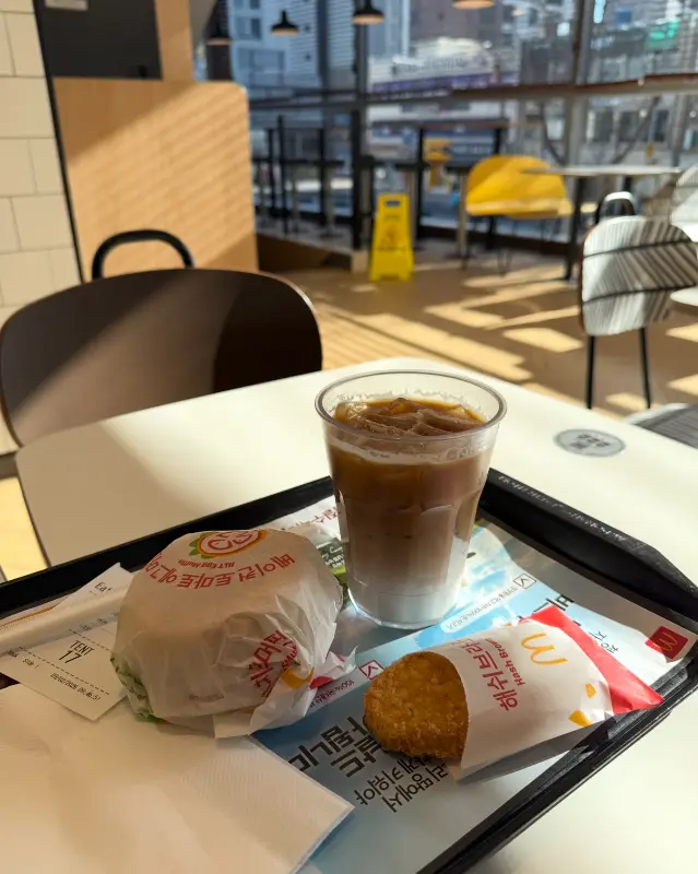 슈비버거와 아이스 라떼