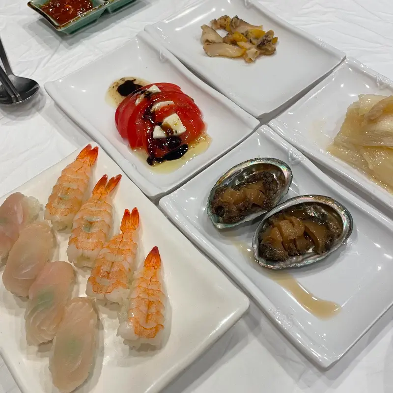 신선한 해산물이 가득한 스끼다시