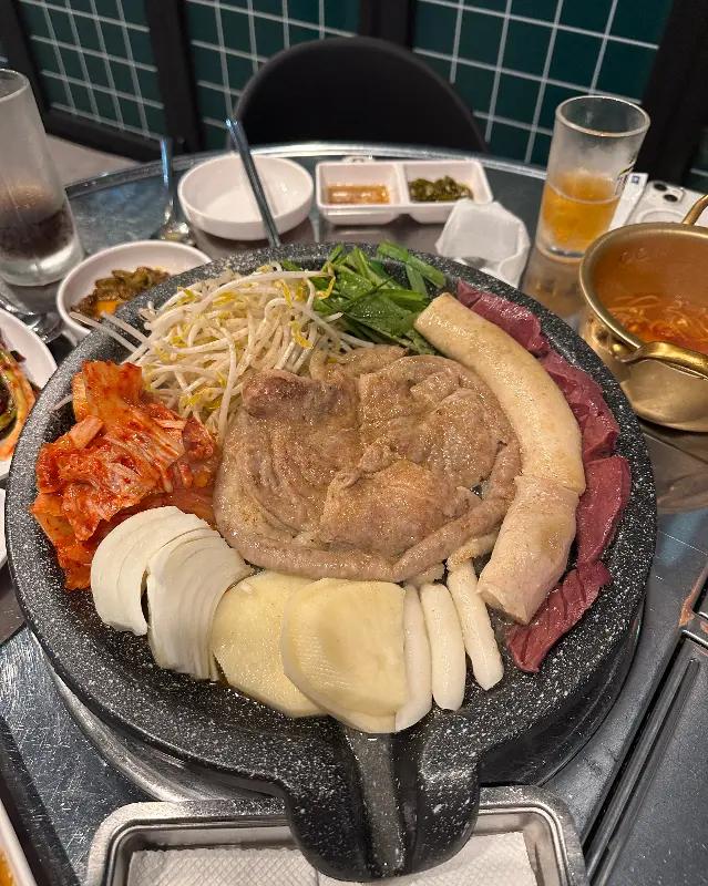 곱창과 함께 곁들여 먹는 다양한 소스들