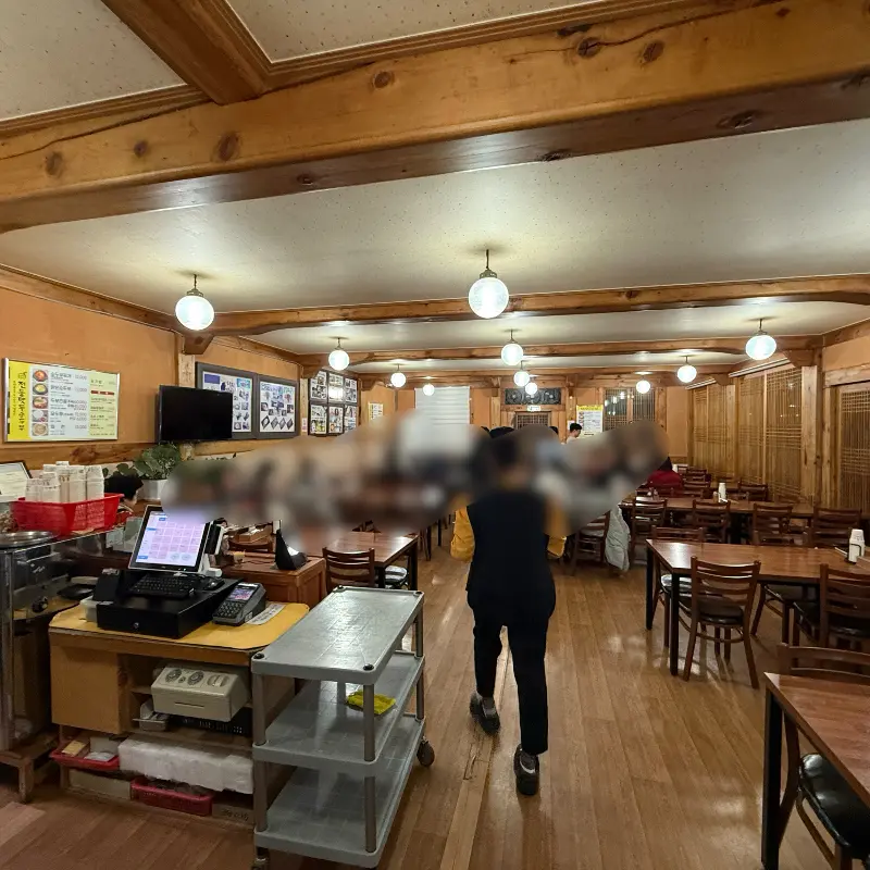 넓은 매장 내부