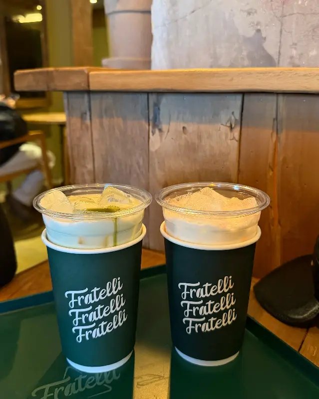 다양한 종류의 케이크 쇼케이스