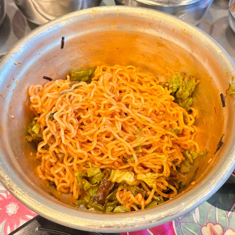 매콤달콤 비빔면