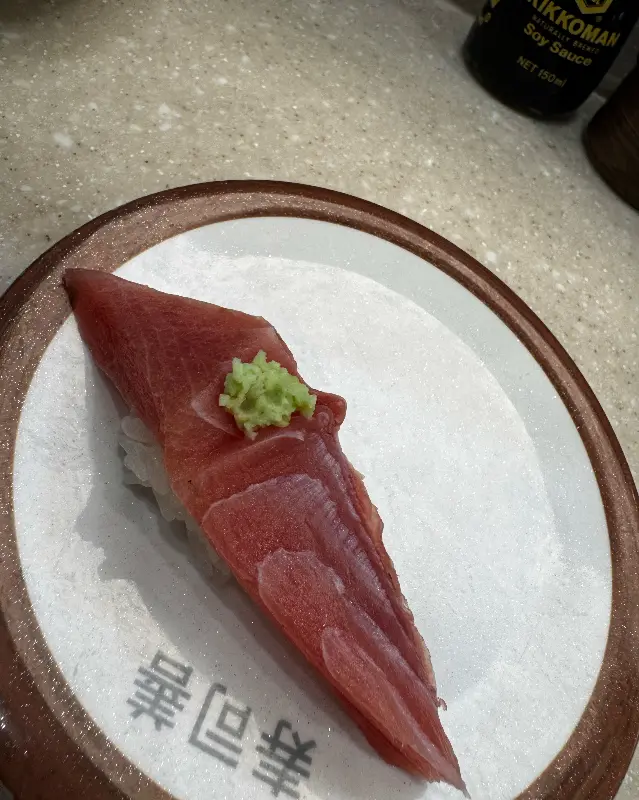 윤기 좔좔 육회 초밥