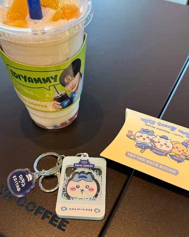 이디야 커피 음료와 굿즈