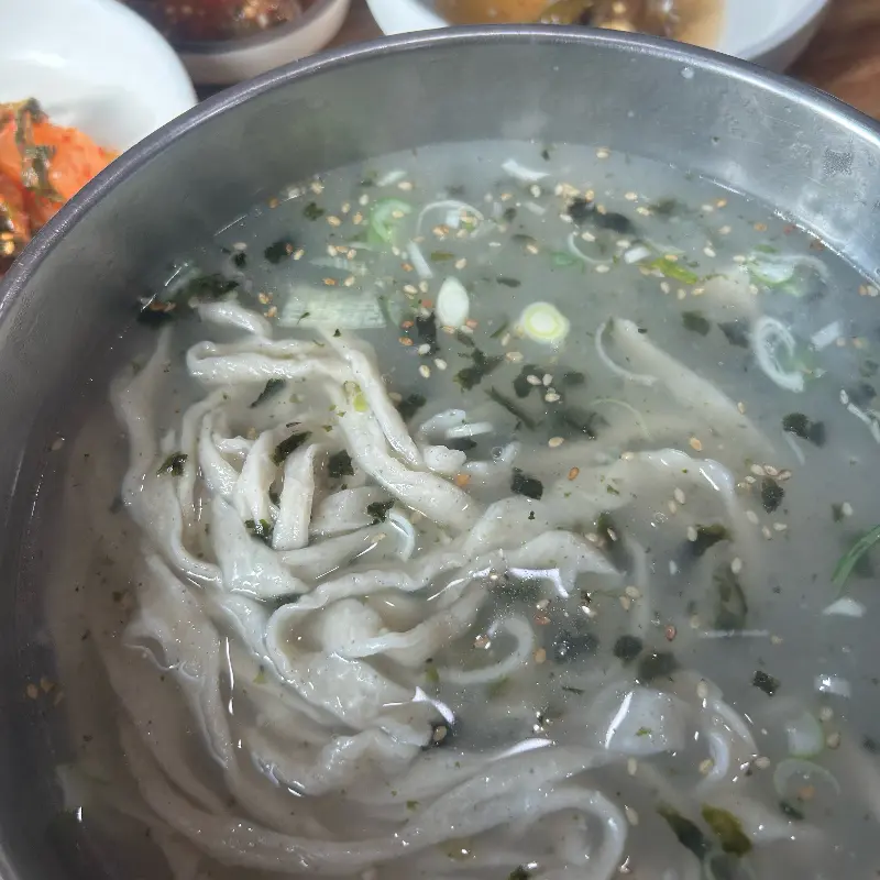 옹심이 칼국수 클로즈업