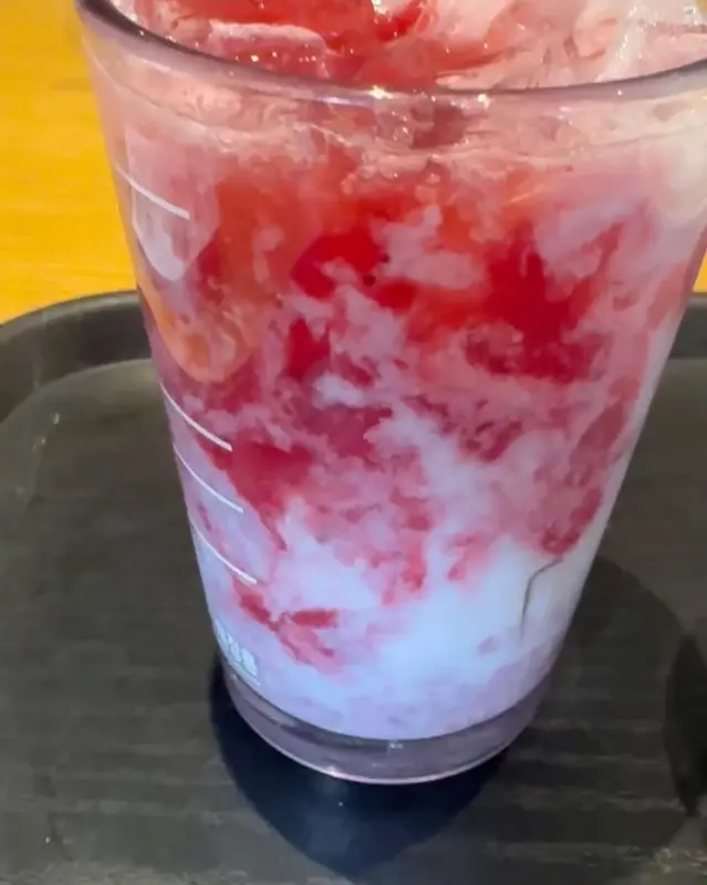 스타벅스 딸기 음료