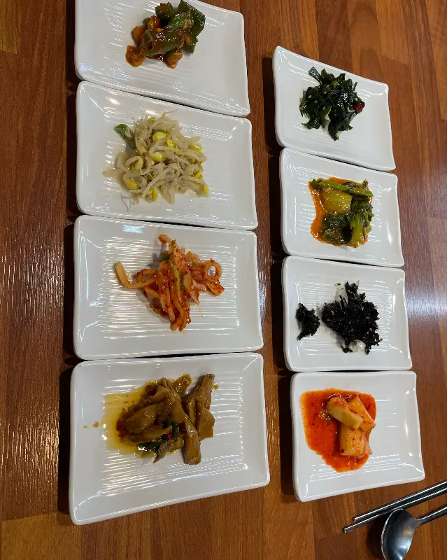 다양한 종류의 밑반찬