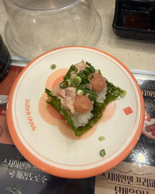 입안을 깔끔하게 마무리해주는 타코와사비 초밥