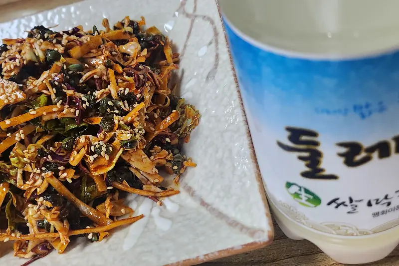 다슬기 초무침과 막걸리