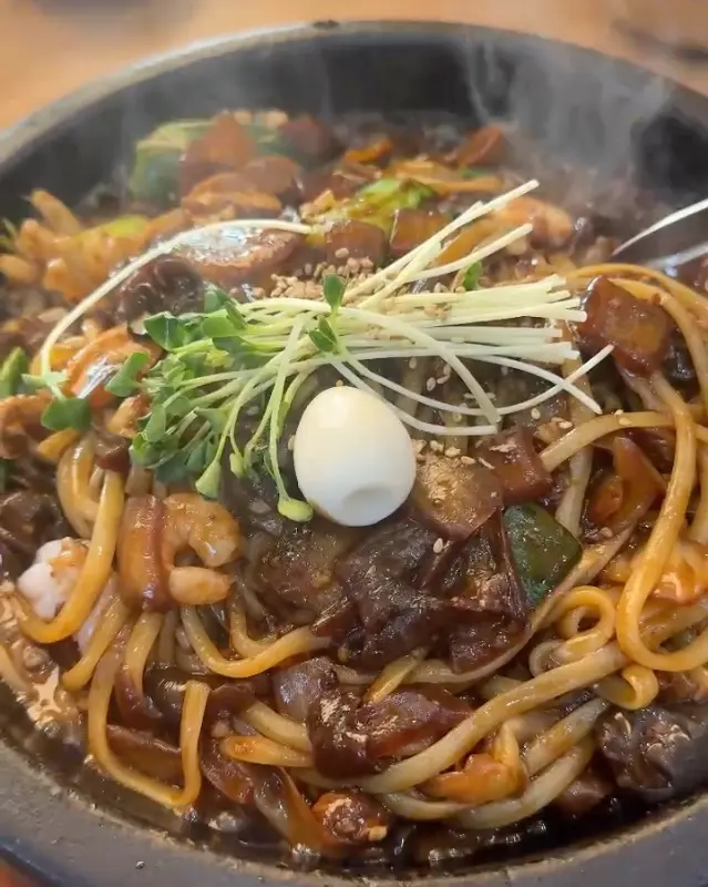 돌판 짜장의 모습