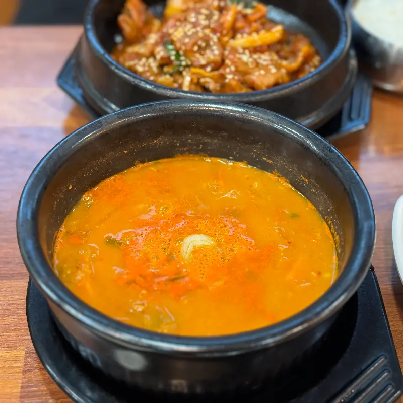 순두부찌개와 제육볶음