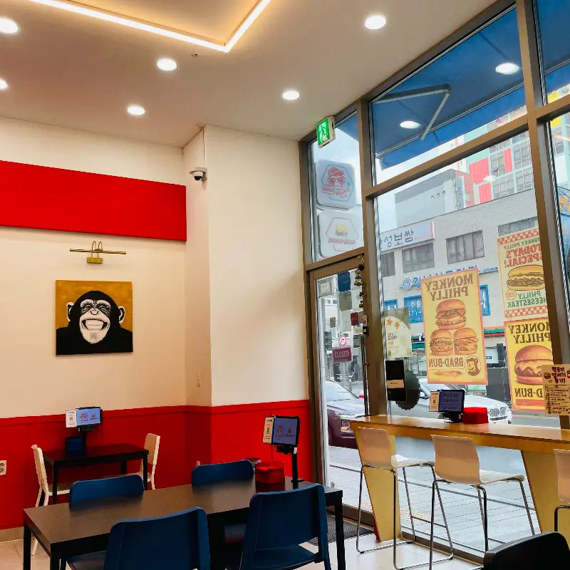 깔끔한 매장 내부