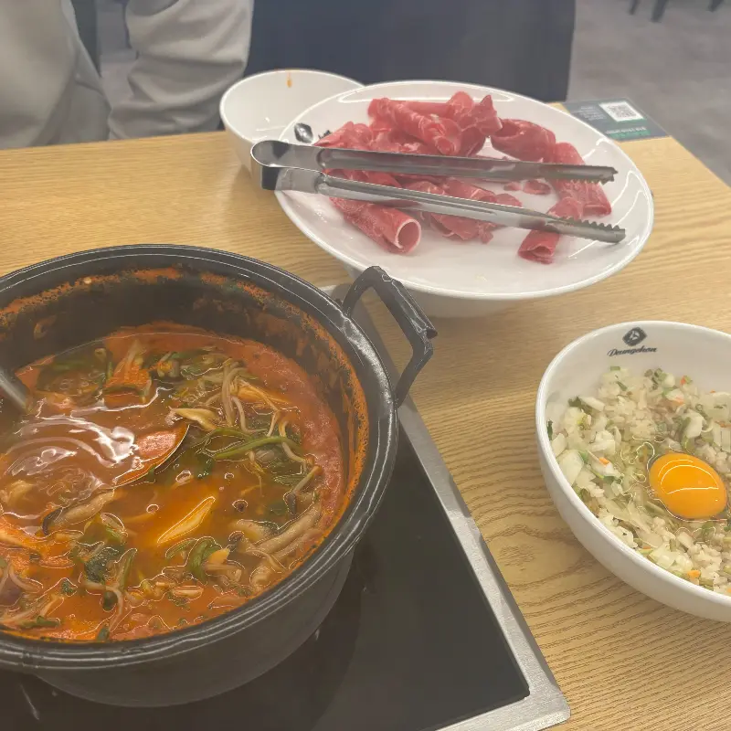 등촌샤브칼국수 한 상 차림