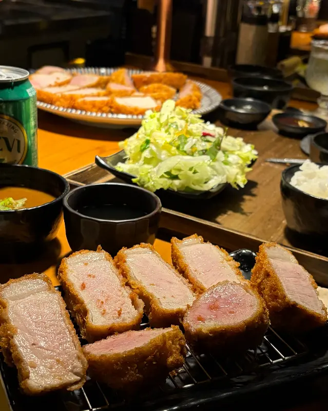 돈까스 한 상 차림