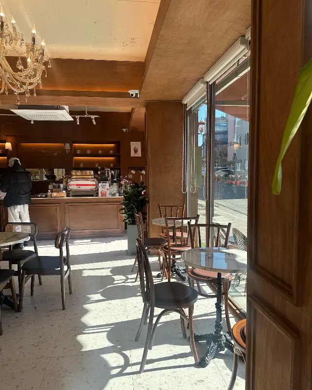 카페 내부 인테리어