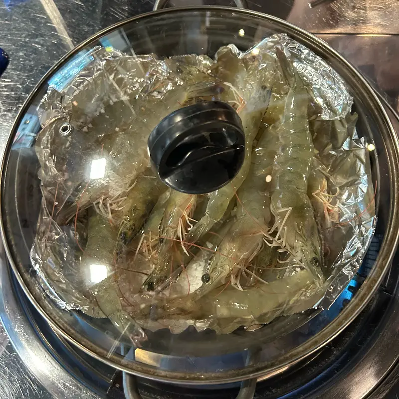 따뜻한 국물의 홍합탕