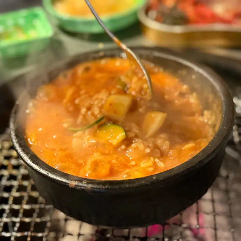 뚝배기에 담겨 나오는 된장찌개