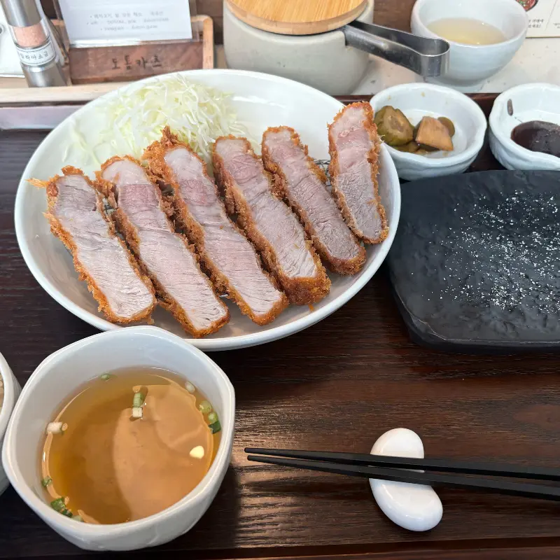 도톰카츠에서 판매하는 다양한 메뉴