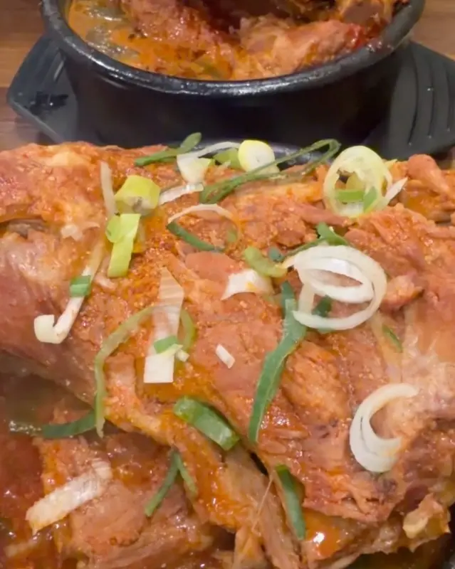 왕뼈해장국의 푸짐한 모습