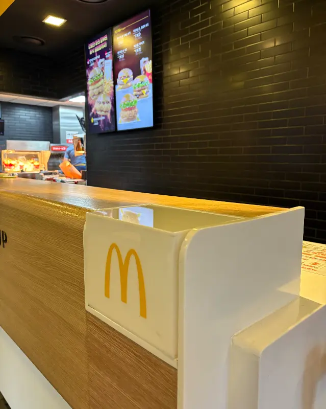 맥도날드 영도DT점 내부 모습