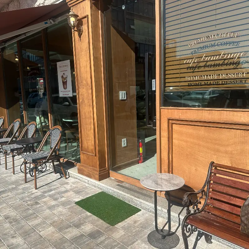 카페 외부 모습