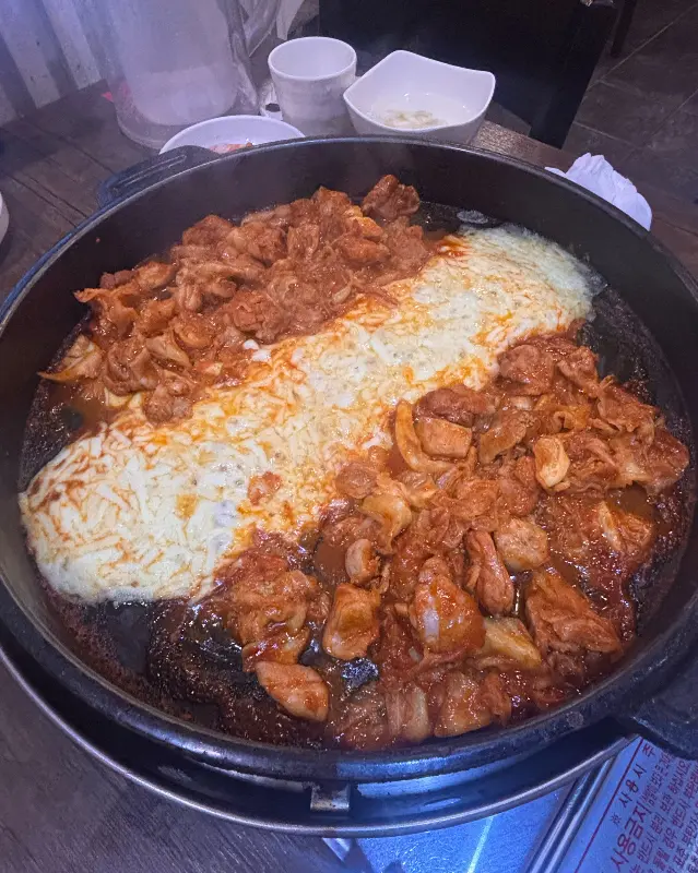 치즈가 녹아내리는 닭갈비