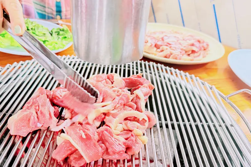 오리고기 굽는 모습