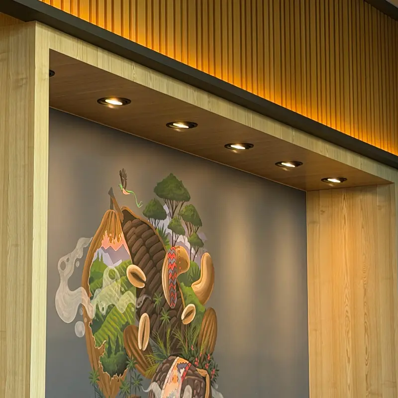 스타벅스 내부 벽면에 그려진 그림