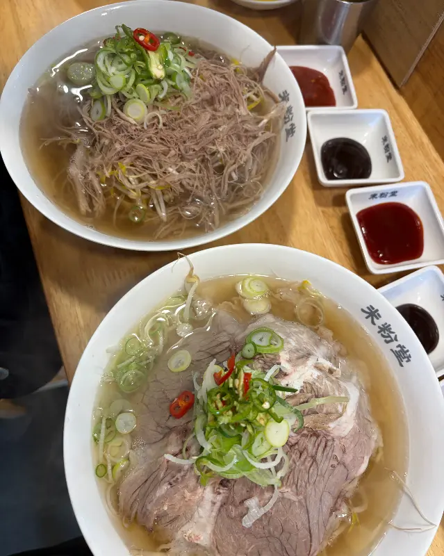 깔끔한 테이블 세팅