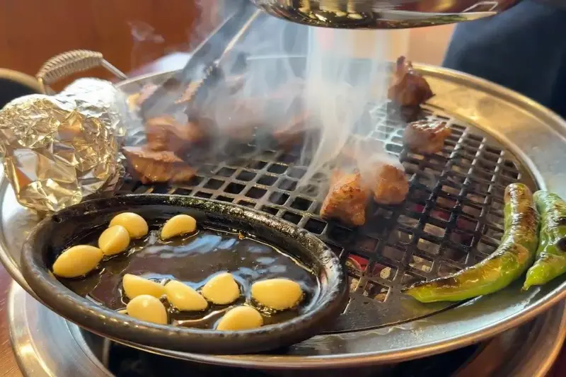 고기가 구워지는 모습