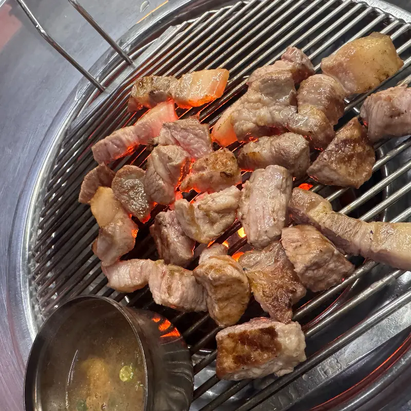 육즙 팡팡 터지는 흑돼지 목살!