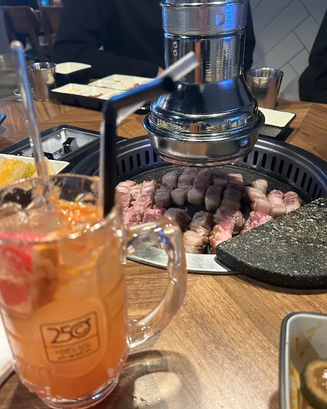 해산물이 듬뿍 들어간 조개탕