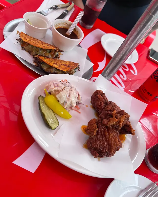 타코와 네슈빌 핫 치킨