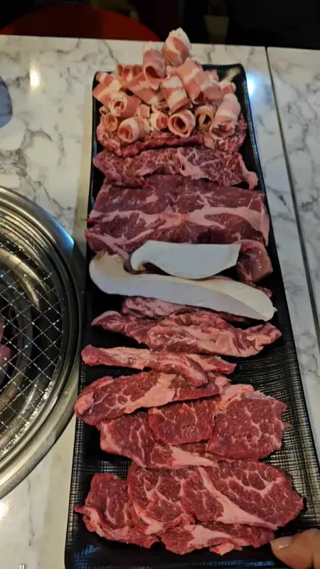 마블링이 살아있는 신선한 소고기