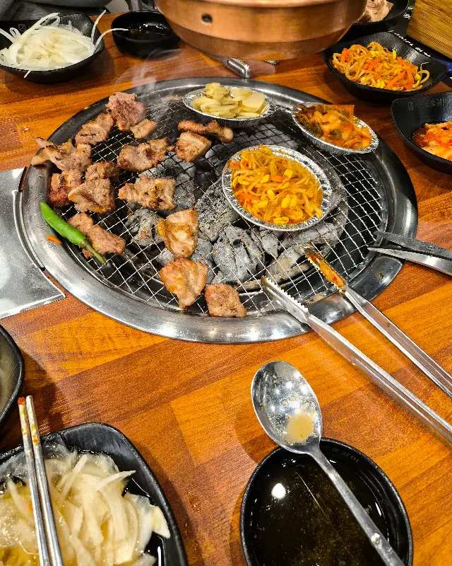 숯불갈비와 밑반찬