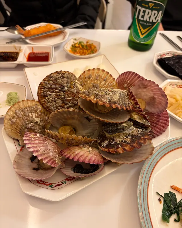 신선함이 느껴지는 가리비 찜