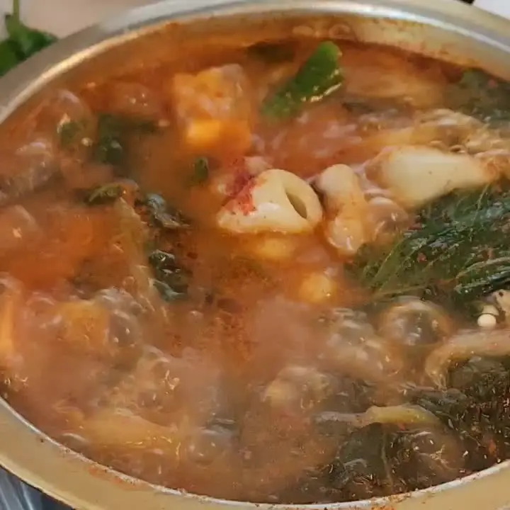 매콤칼칼한 국물이 일품인 매운탕