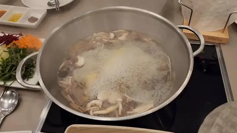 보글보글 끓는 샤브샤브