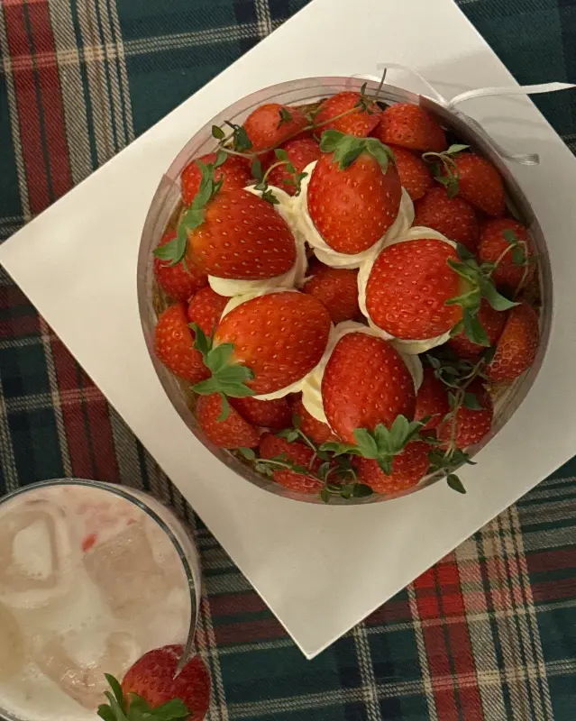 딸기가 듬뿍 담긴 딸기 타르트