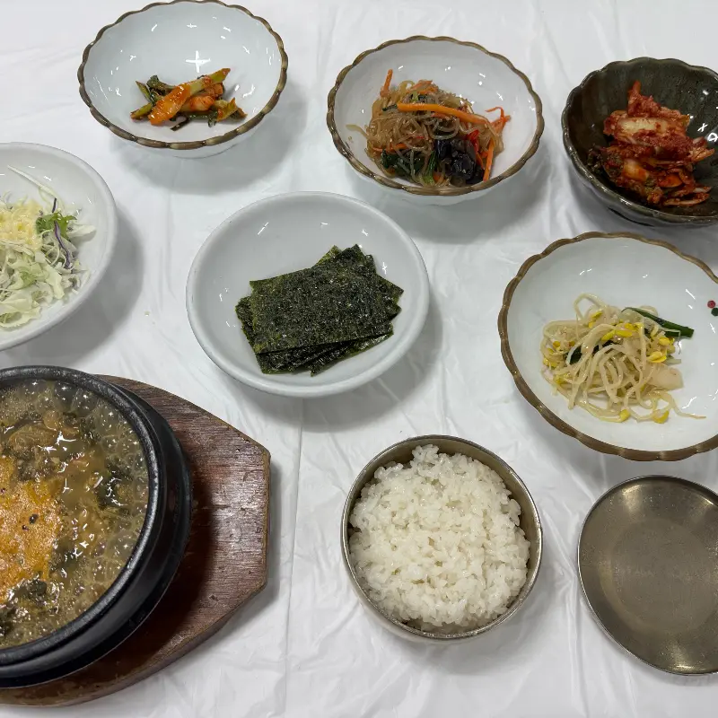 정갈하게 차려진 반찬